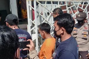 Unit Reskrim Polsek Nongsa menggelar reka ulang pembunuhan Dewi Permatasari dengan pelaku Andri Aris Sandi yang merupakan suaminya sendiri, Senin (14/6/2021).