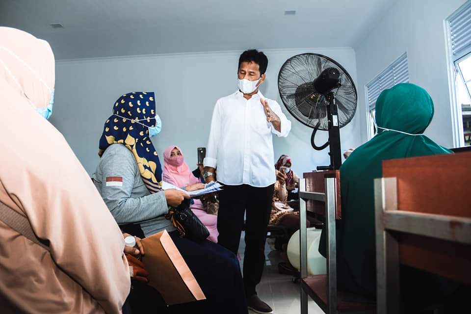 Wali Kota Batam, Muhammad Rudi, meninjau vaksinasi Covid-19 di Kota Batam, Kamis (17/6/2021).