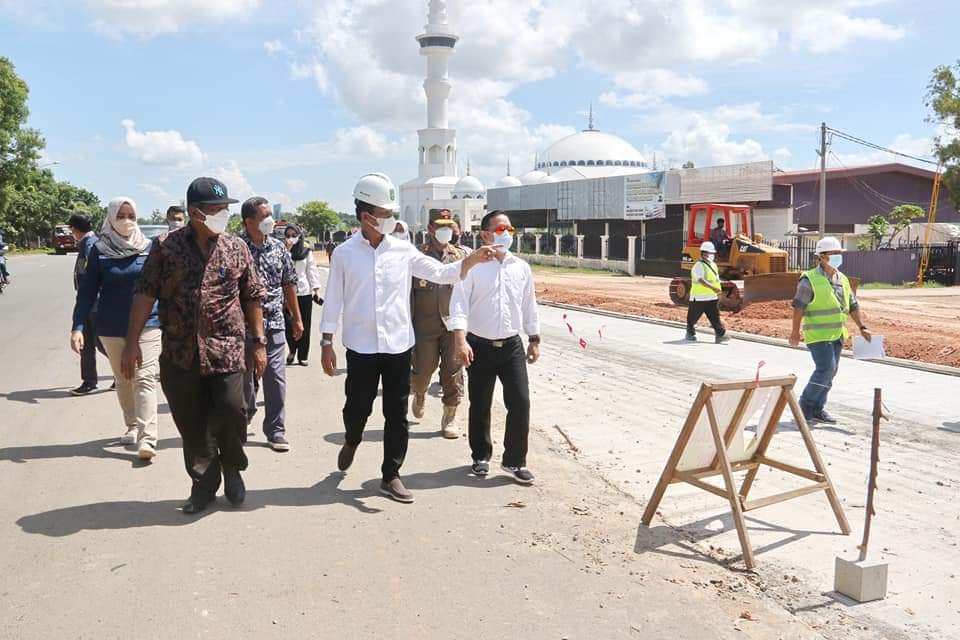 Wali Kota Batam Muhammad Rudi merencanakan pelebaran jalan depan Masjid Sultan Muhammad Riayat Syah.