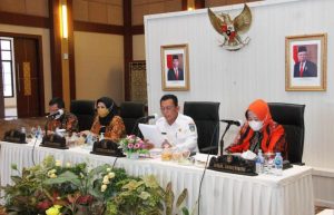 Gubernur Kepri Ansar dan Wakil Gubernur Marlin Agustina saat membuka Musyawarah Perencanaan Pembangunan Rencana Pembangunan Jangka Menengah Daerah Tahun 2021 di Aula Wan Seri Beni, Dompak, Tanjungpinang, Kamis (17/6/2021).