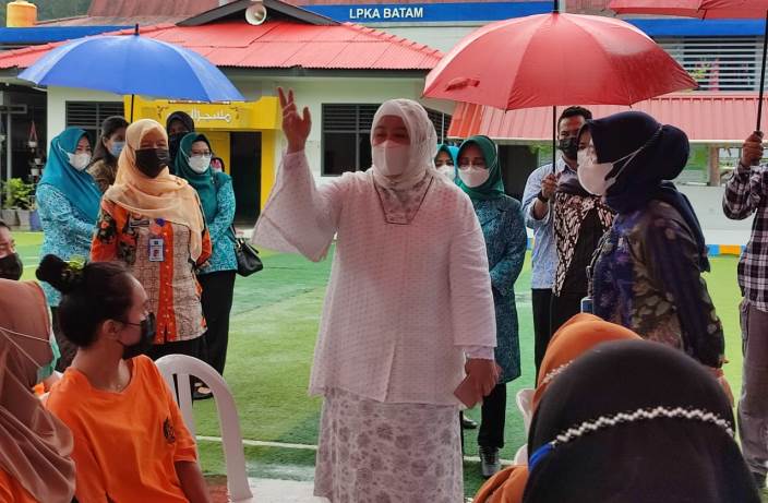 Wakil Gubernur (Wagub) Kepri Marlin Agustina mengunjungi Lapas Perempuan Kelas IIB Batam, Jumat (18/6/2021).