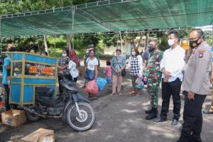 Wali Kota Batam, Muhammad Rudi meninjau sejumlah titik lokasi vaksinasi massal yang diselenggarakan oleh Pemko Batam.
