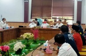Rapat Dengar Pendapat Umum mengenai Penangguhan Pembayaran Angsuran Pembiayaan Kredit/Leasing di ruang rapat Komisi I DPRD Kota Batam, Selasa (22/6/2021).