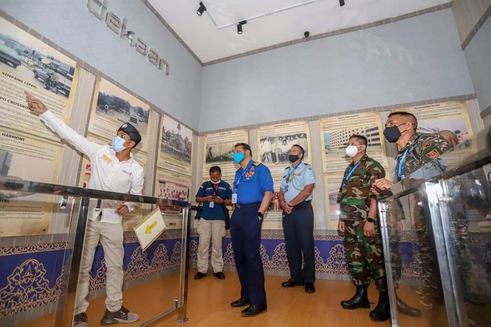 Atase pertahanan dari 21 perwakilan negara sahabat di dunia berkunjung ke Museum Batam Raja Ali Haji di Dataran Engku Putri, Batam Center, Rabu (23/6/2021).