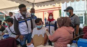 Vaksinasi warga Puri Malaka Batam, Sabtu (26/6/2021).