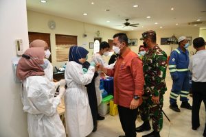 Penduduk Kepri Divaksin