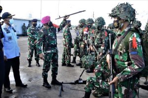 Wadanlantamal IV, Kolonel Marinir Andi Rahmat memimpin apel gelar kesiapan pasukan Latihan Armada Jaya XXXIX Tahun 2021 di Dermaga TNI Angkatan Laut Mentigi Bintan, Senin (28/6/2021).