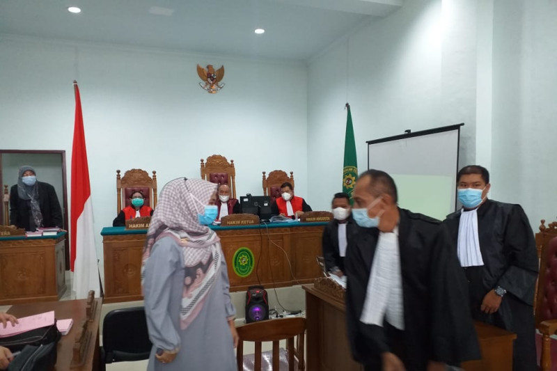 Ijazah Palsu Rini Pratiwi