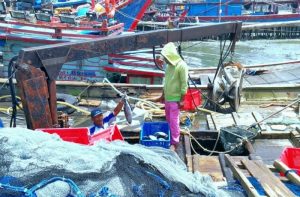 Menteri Kelautan dan Perikanan (KP), Sakti Wahyu Trenggono, resmi mengeluarkan larangan alat penangkapan ikan cantrang.