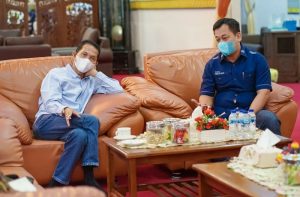 Bupati Lingga Amsakar Achmad