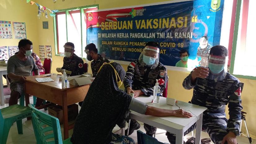 TNI Angkatan Laut (TNI AL) melaksanakan vaksinasi Covid-19 di Kabupaten Natuna, Kamis (15/7/2021).
