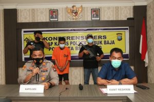 Kapolsek Satria saat menggelar konferensi pers di Polsek Lubukbaja, Rabu (7/6/2021).