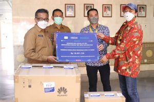 Bantuan baju hazmat dan masker dari First Media dan Benih Baik kepada Satgas Penanganan Covid-19 Batam Bantuan baju hazmat dan masker dari First Media dan Benih Baik kepada Satgas Penanganan Covid-19 Batam