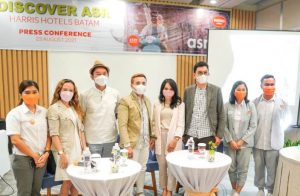 Tiga General Manager Harris di Batam saat konferensi pers pada Senin (23/8/2021) di Harris Hotel Batam Center.