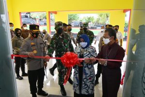 Kapolda Kepri Irjen Pol Aris Budiman meninjau dan meresmikan langsung Wisma Bhayangkara 88 sebagai rumah isolasi terpadu internal Polres Tanjungpinang. Kapolda Kepri Irjen Pol Aris Budiman meninjau dan meresmikan langsung Wisma Bhayangkara 88 sebagai rumah isolasi terpadu internal Polres Tanjungpinang.
