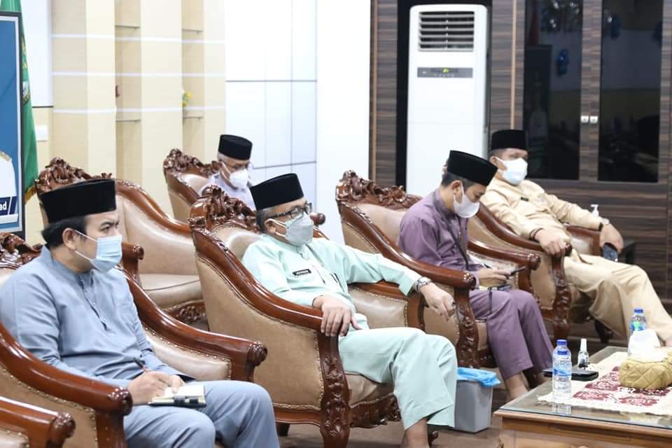 Sekretaris Daerah (Sekda) Kota Batam mengikuti Rapat Koordinasi Rencana Penggunaan Bluepass di Kota Batam bersama KBRI Singapura melalui zoom meeting, Jumat (13/8/2021).