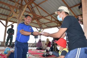 Danlanud Hang Nadim Letkol Pnb Iwan Setiawan menggelar doa bersama di puncak Bukit Gendang, Sembulang, Kecamatan Galang, Kota Batam, Jumat (13/8/2021).