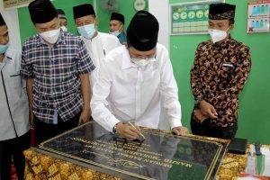 Wakil Wali Kota Batam, Amsakar Achmad, meresmikan Masjid Mohammed Rafi Al-Muttaqin di Perumahan Cipta Multiland, Tanjung Riau, Sekupang, Jumat (13/8/2021).