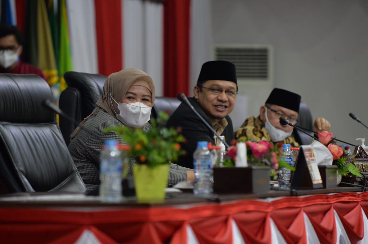 Sidang Paripurna DPRD Provinsi Kepri di Ruang Rapat Sidang Utama DPRD Provinsi Kepri, Dompak, Jumat (20/8/2021).