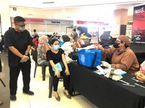 Disbudpar Kota Batam melanjutkan pemberian dosis kedua vaksin Covid-19 bagi pelaku pariwisata, budaya, dan ekonomi kreatif, Jumat (20/8/2021).