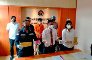 Subdit 3 Ditreskrimsus Polda Kepri menetapkan WD, Aparatur Sipil Negara di SKIPM, sebagai tersangka korupsi ekspor udang yang akan dikirim ke Singapura.