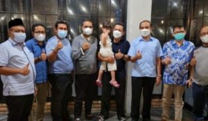 Gubernur Provinsi Kepulauan Riau Ansar Ahmad bersama alumni UNRI di Pekanbaru