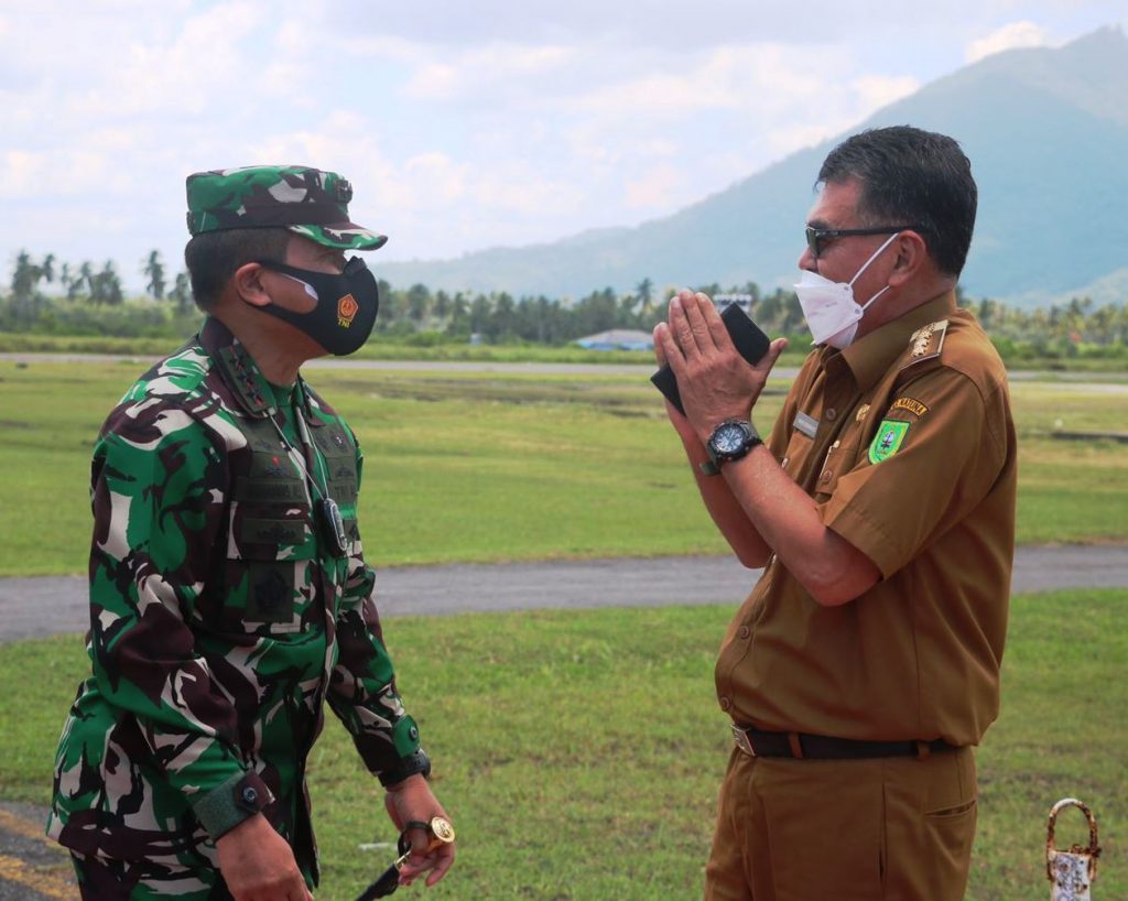 Pangkogabwilhaan 1 Laksamana Madya TNI Muhammad Ali berharap Bupat dan jajaran tenangkan nelayan Natuna agar tidak takut melaut.