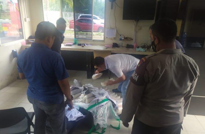 Polda Kepri mengamankan dua kurir dan benih lobster