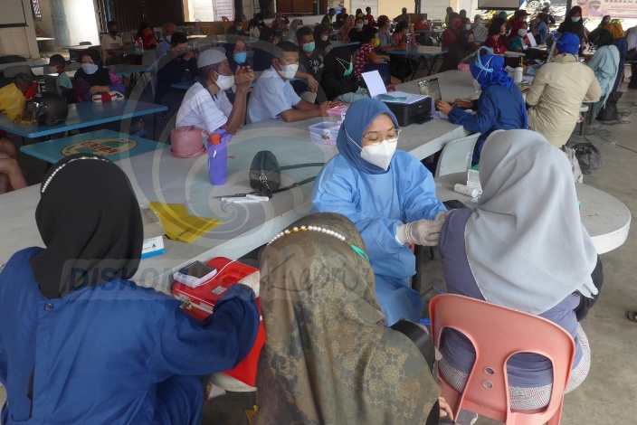 Vaksinasi di Kepri