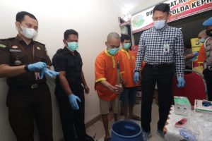 Polda Kepri memusnahkan sebanyak 720.5 gram narkotika jenis sabu.