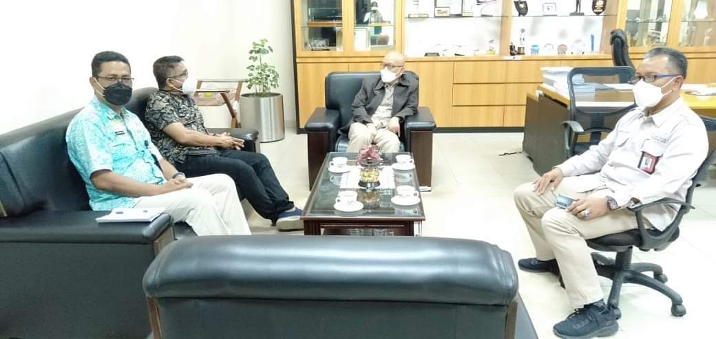 Kepala Disbudpar Kota Batam, Ardiwinata bertemu dengan Direktur Bandar Udara Hang Nadim dan Teknologi Informasi Komunikasi, Amran, Kamis (2/9/2021).