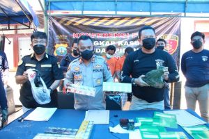 Polsek Nongsa menggelar konferensi pers di Halaman Mapolsek Nongsa, Sabtu (4/9/2021).