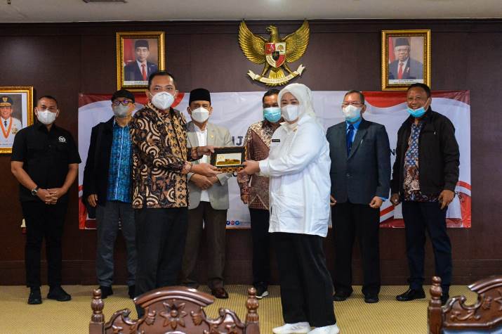 Wakil Gubernur Kepri Marlin Agustina menerima kunjungan kerja panitia khusus (Pansus) DPR RI tentang Rancangan Undang-Undang (RUU) tentang Landas Kontinen di Kepulauan Riau.