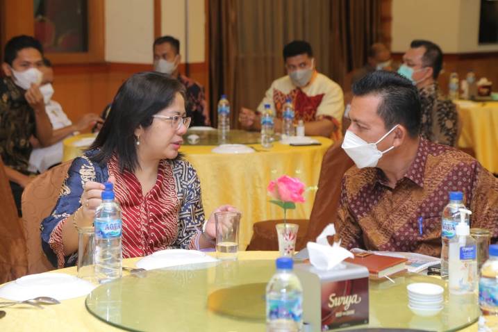 Gubernur Ansar saat pertemuan bersama Pimpinan dan Anggota DPD RI di Restoran Golden Prawn Bengkong Batam, Rabu (8/9/2021) malam.