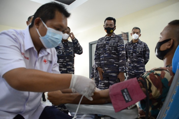 Pangkalan Utama TNI Angkatan Laut (Lantamal) IV Tanjungpinang menggelar aksi donor darah kepada siswa Dikmaba dan Dikmata di Satdik 1 Kodiklatal Tanjung Uban, Bintan, Kepri, pada Kamis (9/9/2021).