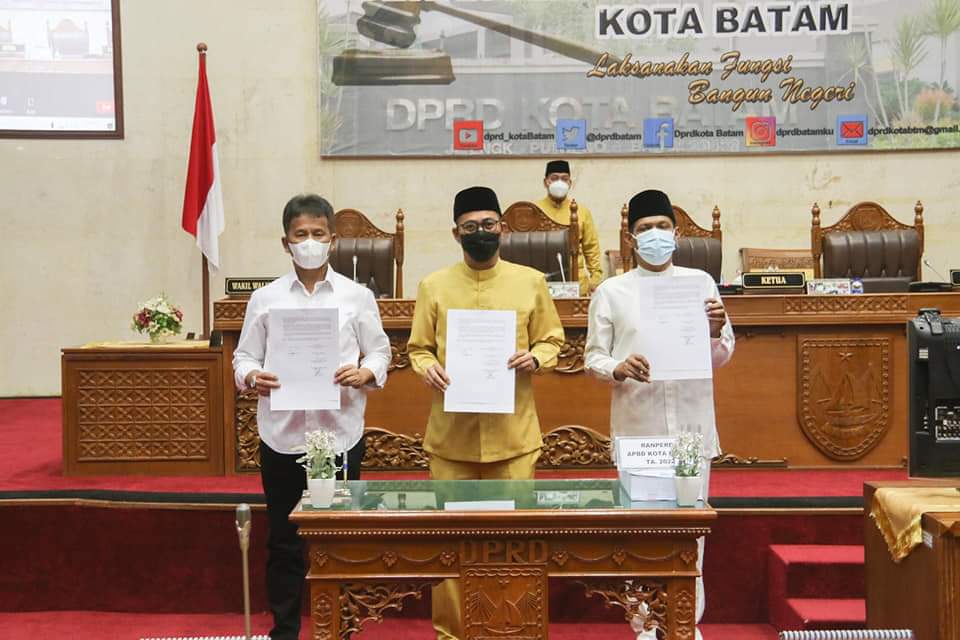 Wali Kota Batam, Muhammad Rudi, menyampaikan rancangan APBD 2022.