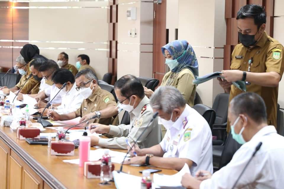 TKPRD Kota Batam menandatangani Dokumen Ranperwako Rencana Detail Tata Ruang Tahun 2021-2041.