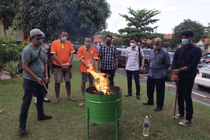 Ditresnarkoba Polda Kepri memusnahkan 2.315,9 gram narkotika jenis sabu, 1.752 butir ekstasi, dan 657 gram ganja di depan ruang Binopsnal Ditresnarkoba Polda Kepri, Kamis (23/9/2021).