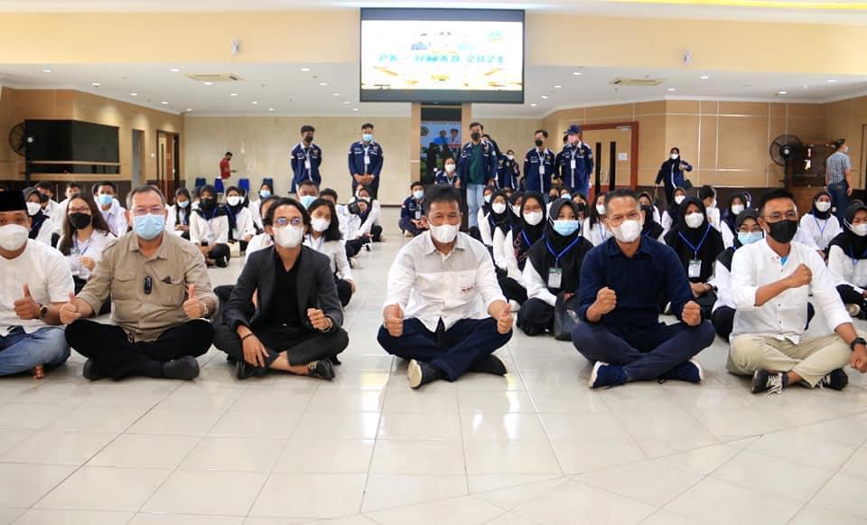 Wali Kota Batam, Muhammad Rudi, menjadi pemateri dalam kegiatan Pengenalan Keluarga Himpunan Mahasiswa Kota Batam (HMKB) Tanjungpinang, di Aula Kantor Walikota Batam, Sabtu (25/9/2021).