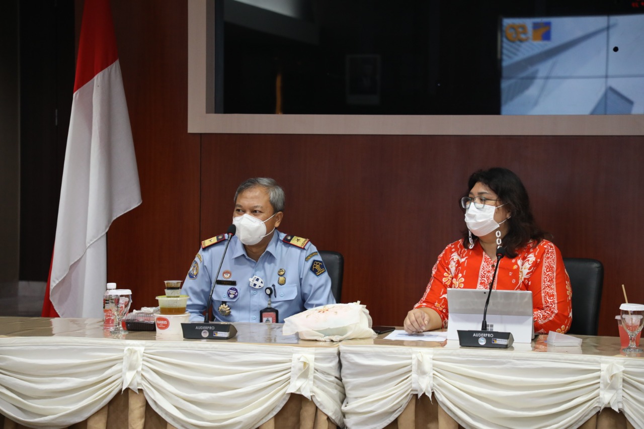 Kepala Biro Humas, Promosi dan Protokol, Ariastuty Sirait bersama Kepala Kantor Imigrasi Kelas I Khusus TPI Batam, I Ismoyo.