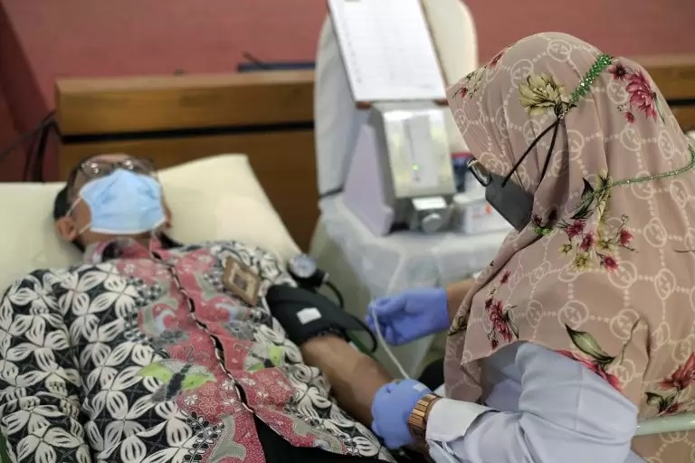 75, Bea Cukai Batam menjadi tuan rumah dalam penyelenggaraan kegiatan donor darah di Kota Batam.