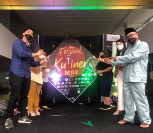Kepala Dinas Kebudayaan dan Pariwisata (Disbudpar) Kota Batam, Ardiwinata, membuka Festival Kuliner MB2 di Mall Botania 2 (MB2), Batam Center, Jumat (1/10/2021).