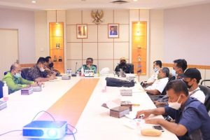 Ketua PSTI Batam, Jefridin Hamid saat rapat persiapan PSTI Batam Cup 2021 di Ruang Rapat Sekretaris Daerah Kota Batam, Kamis (28/10/2021). Ketua PSTI Batam, Jefridin Hamid saat rapat persiapan PSTI Batam Cup 2021 di Ruang Rapat Sekretaris Daerah Kota Batam, Kamis (28/10/2021).