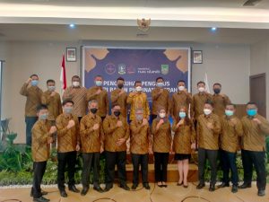 Ketua PHRI BPD Kepri Jimmi Ho bersama para pengurus PHRI BPD Kepri periode 2021-2026