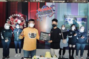 Deklarasi Scooter Genio Batam ditandai dengan pemotongan tumpeng.