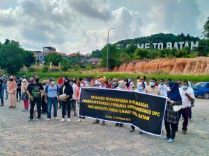 Ratusan Pengurus DPD dan DPC Partai Ummat di Kota Batam menggelar deklarasi mundur massal, Minggu (17/10/2021).