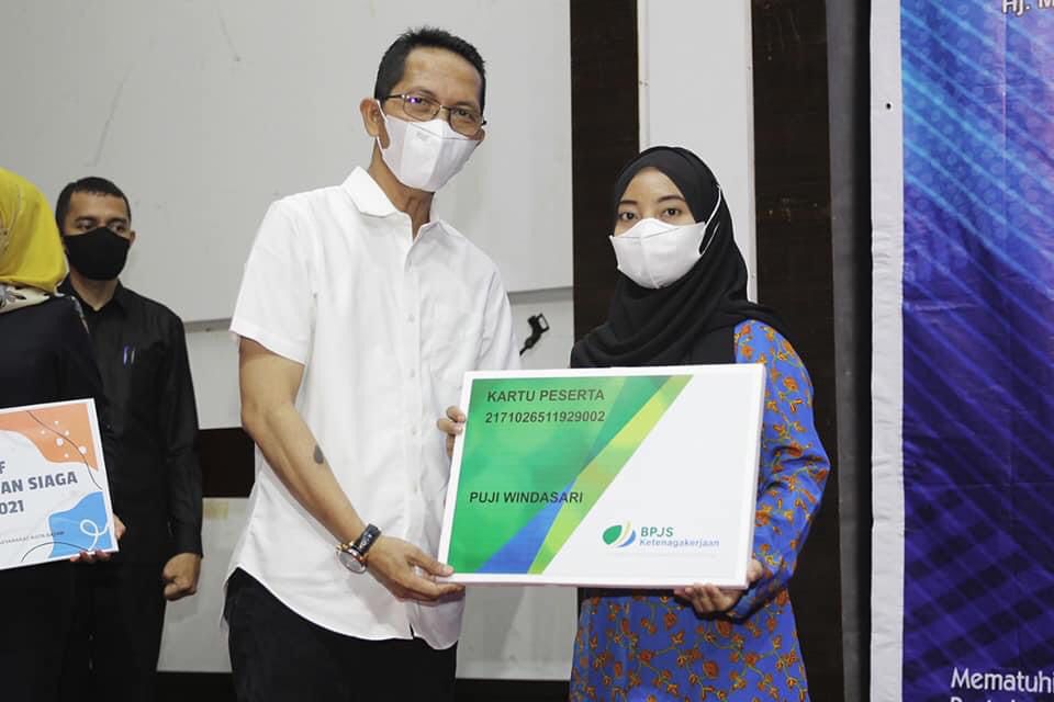 Wakil Wali Kota Batam, Amsakar Achmad, mengajak kader posyandu dan kader kelurahan menyukseskan vaksinasi Covid-19.
