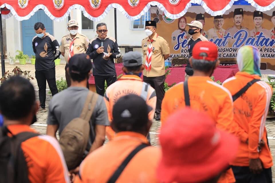 Sekretaris Daerah (Sekda) Kota Batam yang juga Ketua Harian Kwartir Cabang (Kwarcab) Gerakan Pramuka Kota Batam Jefridin bersafari ke beberapa kwartir ranting (Kwarran) Pramuka.