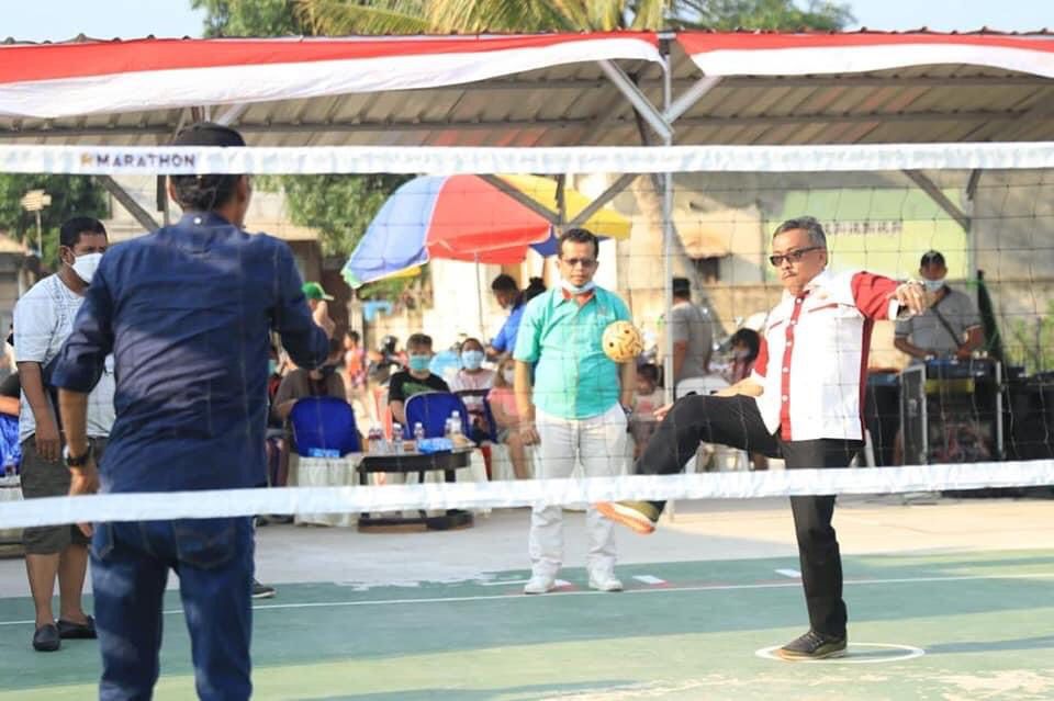 Ketua PSTI Kota Batam, Jefridin Hamid, membuka Hentak Cup 1 U 120 tahun 2021 di lapangan Sepak Takraw, Tanjungriau, Sekupang, Minggu (24/10/2021).