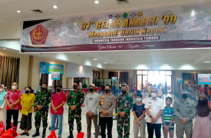 Kapolda Kepri Irjen Pol Aris Budiman, Pejabat TNI/Polri, dan Forkopimda Kepri turut menyaksikan kegiatan vaksinasi di Vihara Duta Maitreya Bukit Beruntung, Sei Panas, Kota Batam pada Selasa (26/10/2021).